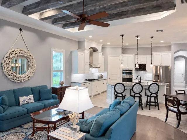 9369 Campanile Cir, Naples, Florida 34114