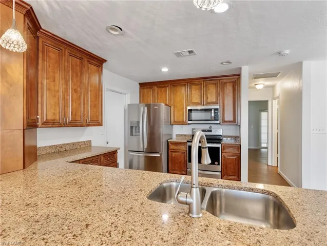 2829 Sw Santa Barbara Pl, Cape Coral Fl 33914