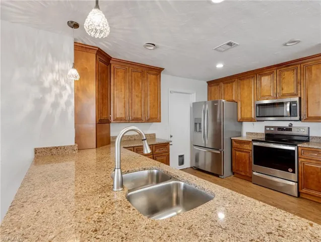 2829 Sw Santa Barbara Pl, Cape Coral Fl 33914