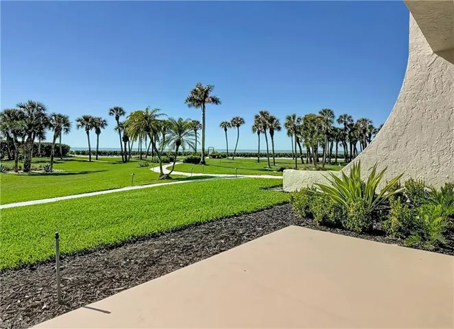 Cabana Patio Outdoor Entertaining *Private Cabana sold separately*