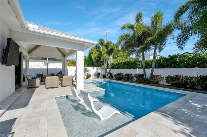 715 102nd Ave N, Naples, Florida 34108
