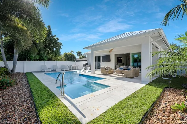 715 102nd Ave N, Naples, Florida 34108