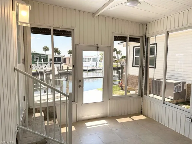 Rear lanai or sun room