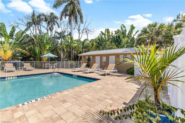 Samll pool with shower & rest rooms