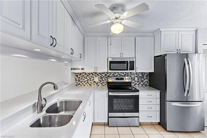Kitchen with custom cabinets & new appliances 2