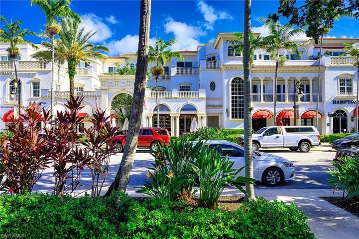 Naples downtown, just 2 miles west, easy walk