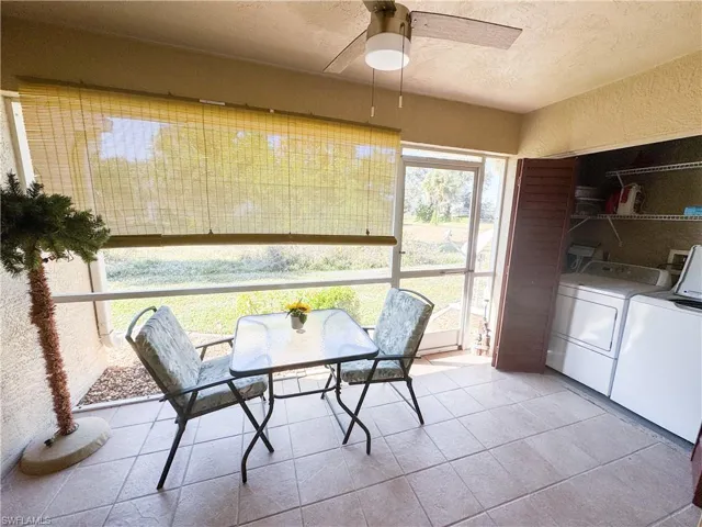 Sunroom / solarium with independent washer and dryer