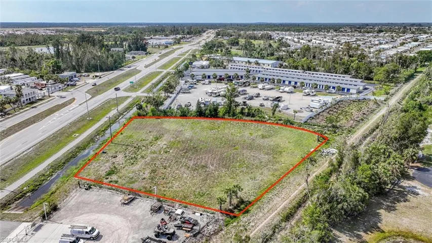 2536 N Tamiami  TRL, North Fort Myers, FL 33903