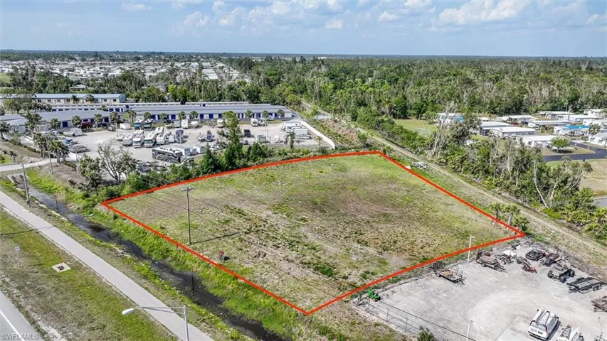 2536 N Tamiami  TRL, North Fort Myers, FL 33903