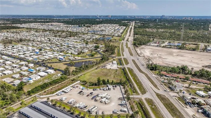 2536 N Tamiami  TRL, North Fort Myers, FL 33903
