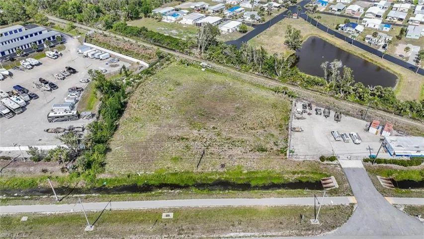 2536 N Tamiami  TRL, North Fort Myers, FL 33903
