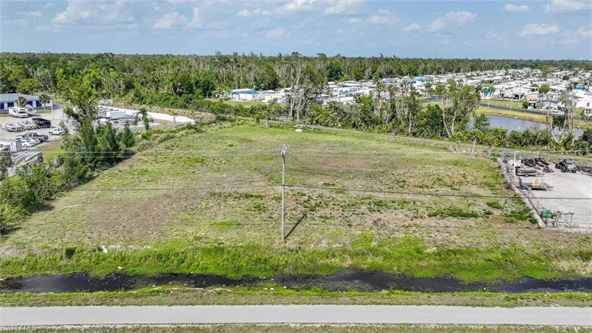 2536 N Tamiami  TRL, North Fort Myers, FL 33903