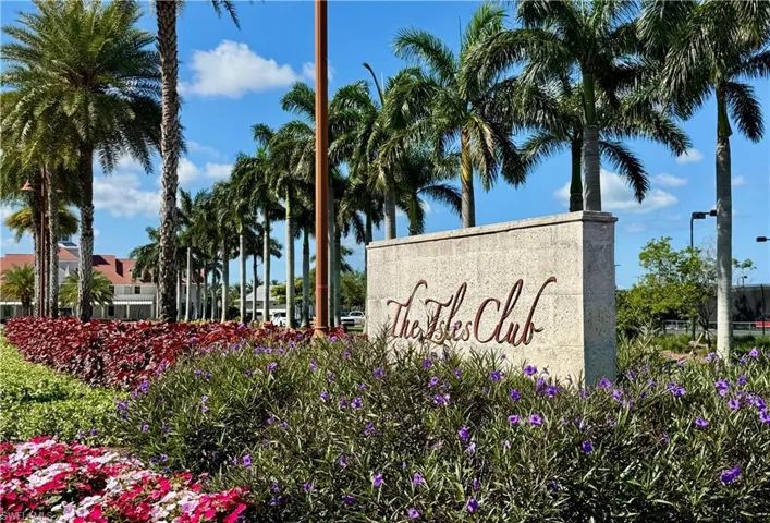 6466 Warwick Ave, Naples, Florida 34113