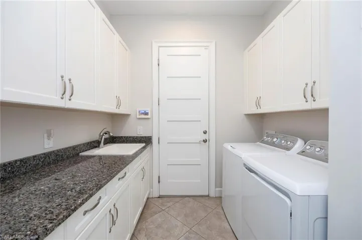 6466 Warwick Ave, Naples, Florida 34113