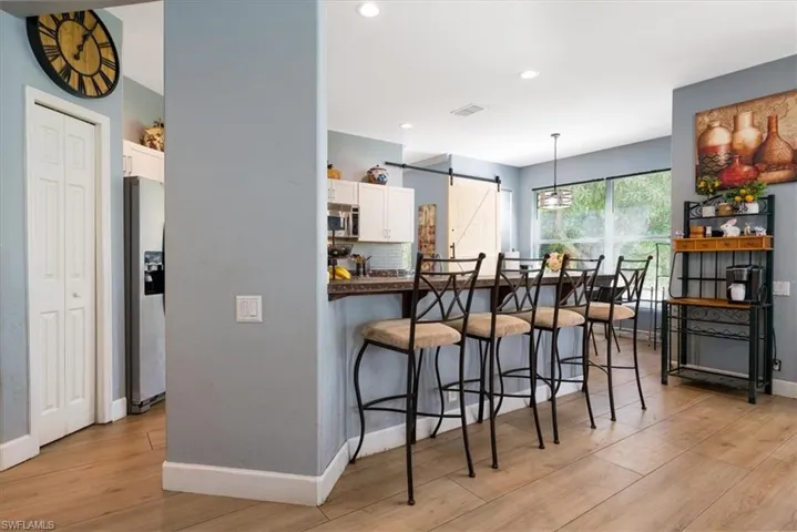 Breakfast Bar & Eat in Kitchen