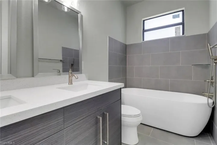 18 Tropicana Pkwy W, Cape Coral, Florida 33993