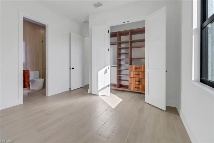 Guest bed room with un suite full bath.