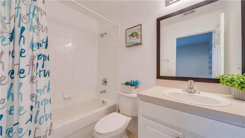2nd suite's bathroom