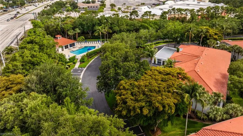 975  Tarpon Cove  DR, Naples, FL 34110