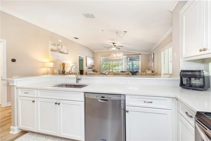 975  Tarpon Cove  DR, Naples, FL 34110