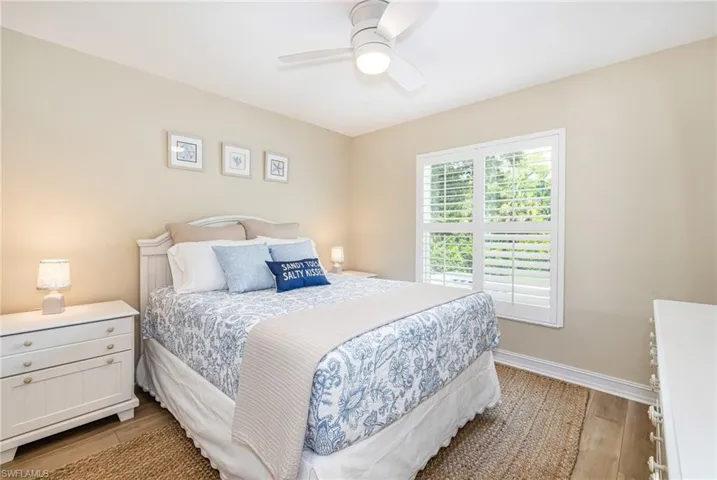 975  Tarpon Cove  DR, Naples, FL 34110
