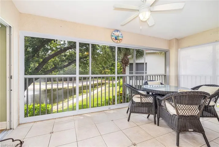 975  Tarpon Cove  DR, Naples, FL 34110