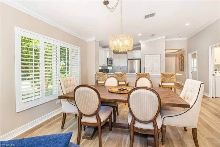 975  Tarpon Cove  DR, Naples, FL 34110