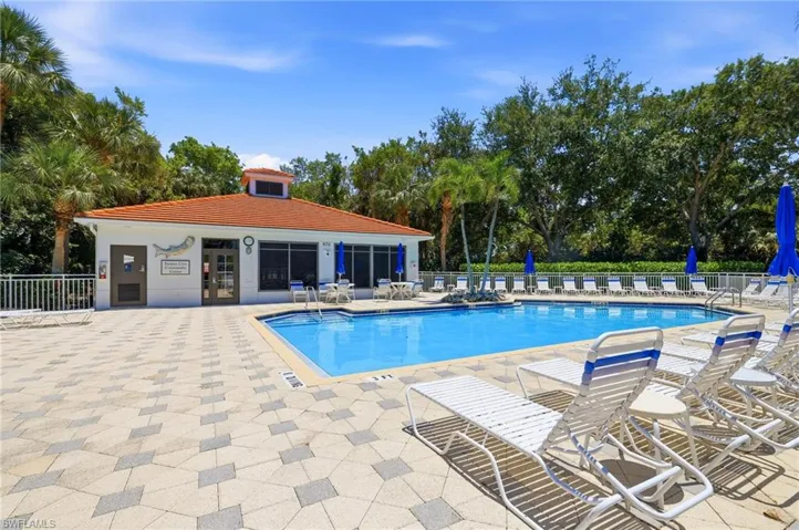 975  Tarpon Cove  DR, Naples, FL 34110