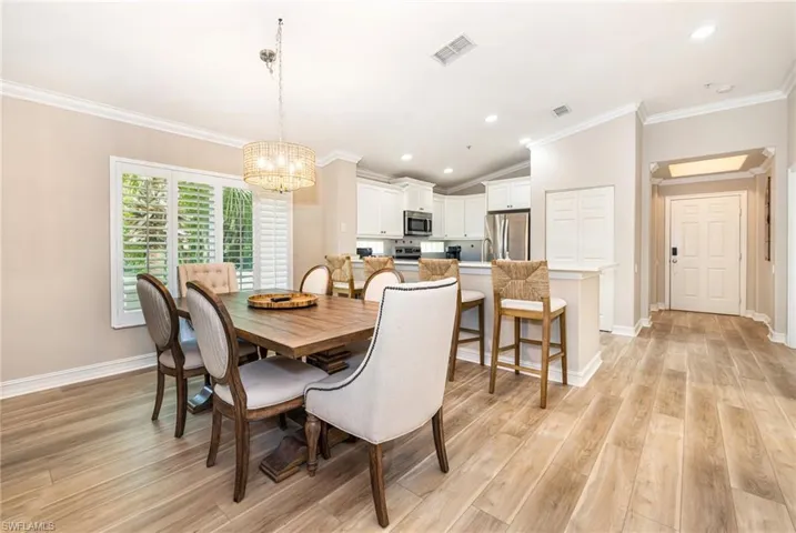 975  Tarpon Cove  DR, Naples, FL 34110