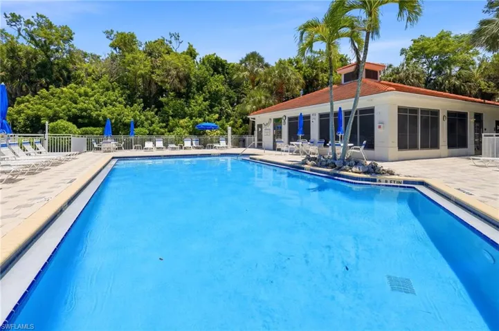 975  Tarpon Cove  DR, Naples, FL 34110