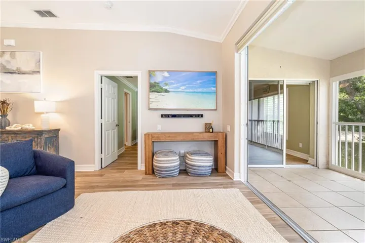 975  Tarpon Cove  DR, Naples, FL 34110