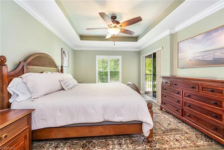 975  Tarpon Cove  DR, Naples, FL 34110