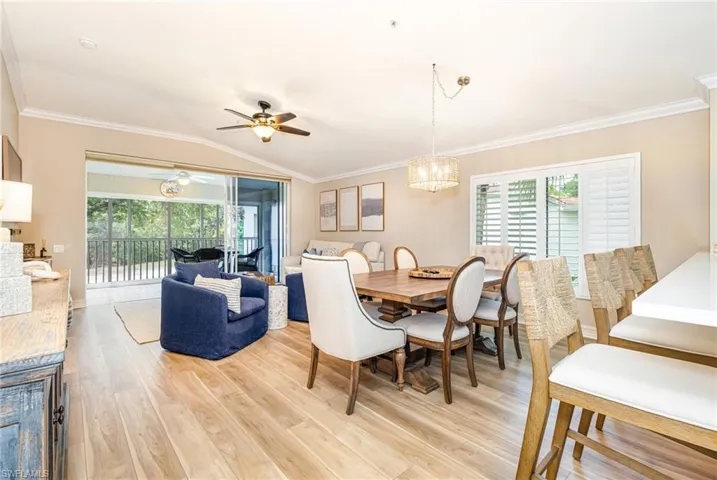 975  Tarpon Cove  DR, Naples, FL 34110