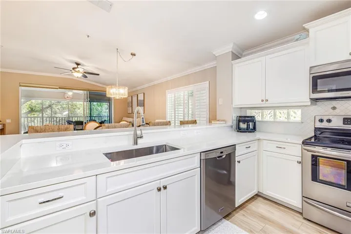 975  Tarpon Cove  DR, Naples, FL 34110