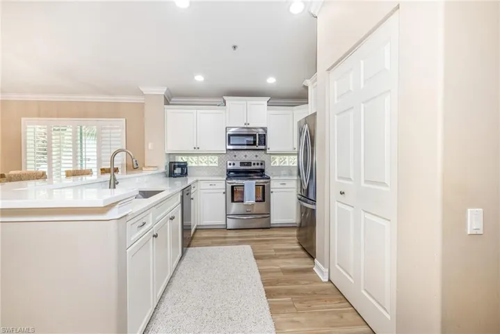 975 Tarpon Cove Dr 204, Naples, Florida 34110