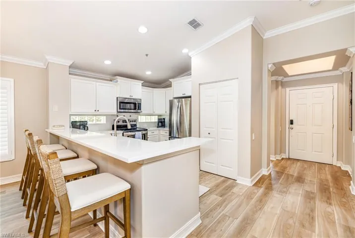 975  Tarpon Cove  DR, Naples, FL 34110