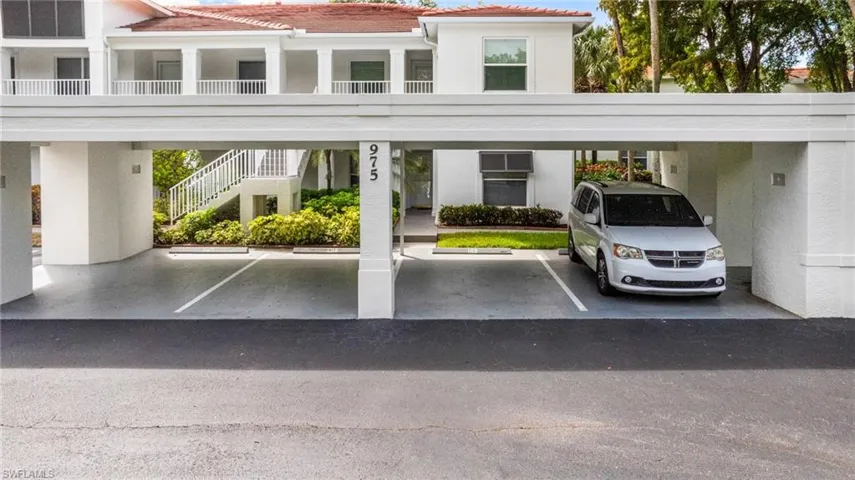 975  Tarpon Cove  DR, Naples, FL 34110