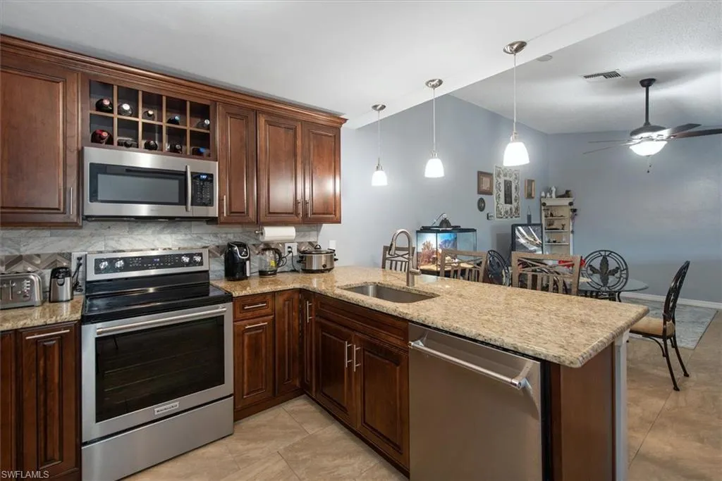 6316 Royal Woods Dr, Fort Myers, Florida 33908, 2 Bedrooms Bedrooms, ,2 BathroomsBathrooms,Residential,For Sale,Royal Woods,225047734