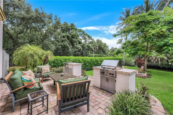 Built in Outdoor Kitchen
