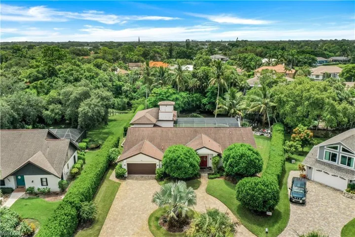 Birds eye view of property