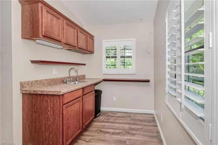 Wet bar with filtered water and plantation shutters