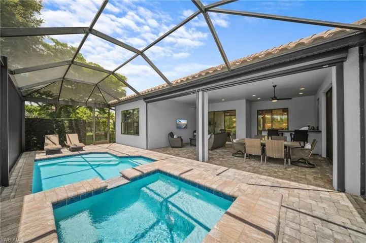 8879 Vaccaro Ct, Naples, Florida 34119