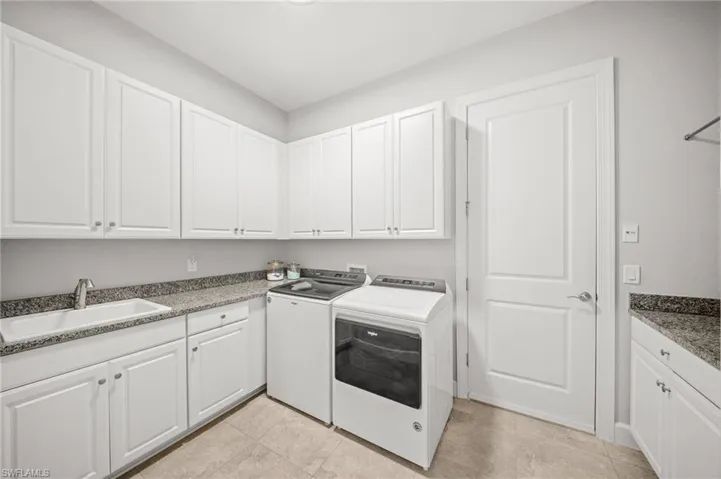 8879 Vaccaro Ct, Naples, Florida 34119
