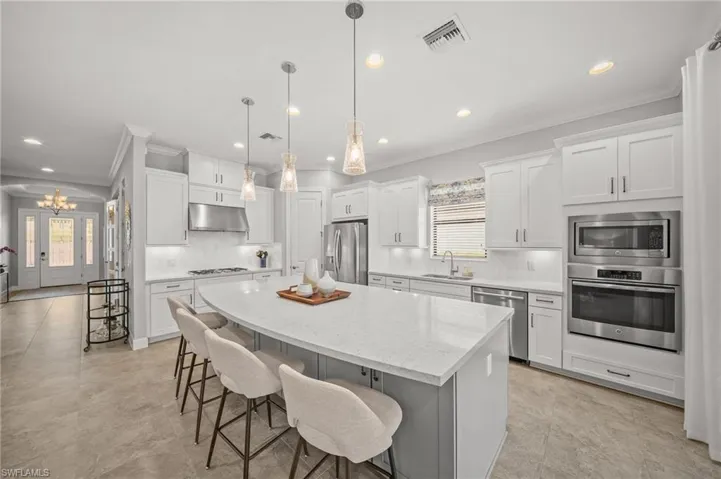 8879 Vaccaro Ct, Naples, Florida 34119