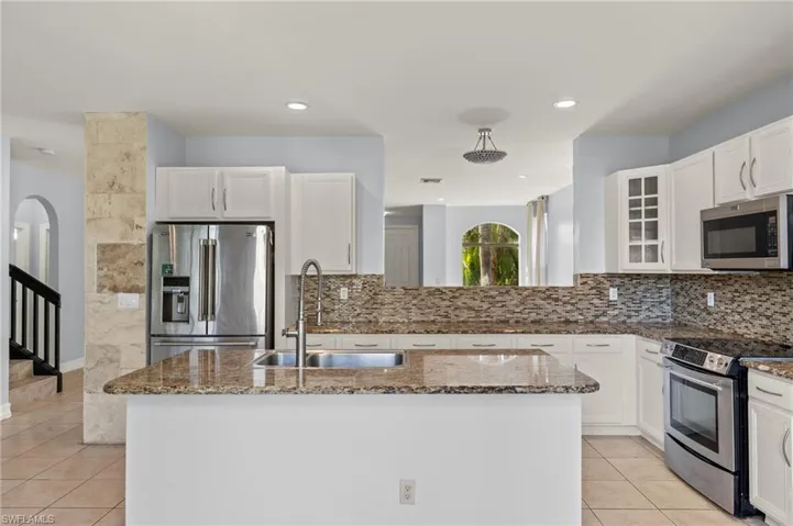 8390  Sumner  AVE, Fort Myers, FL 33908