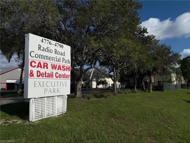 4776 Radio Rd # 207, Naples, Florida 34104