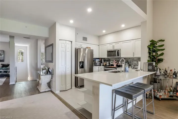 Bright and natural colors, move in ready!