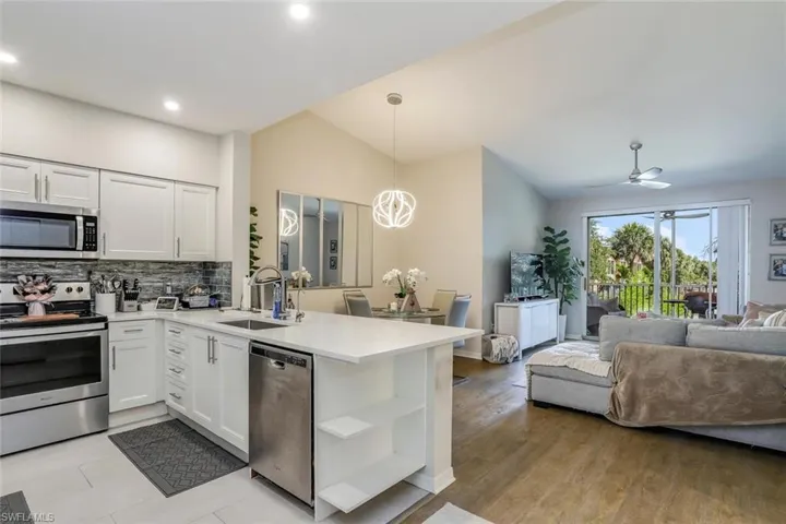 Renovated kitchen! Modern, fresh upgrades!