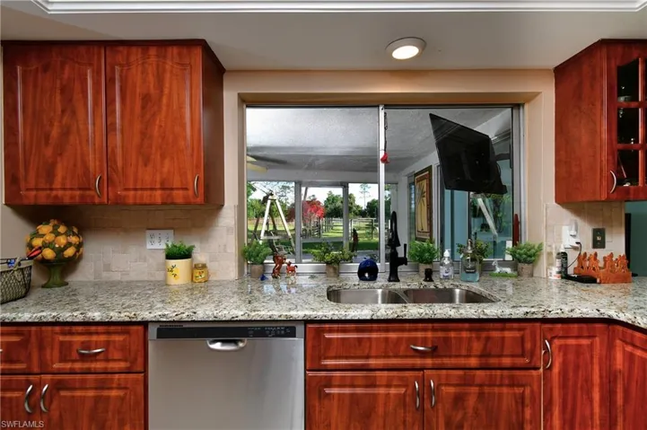 Pass-thru window to Lanai