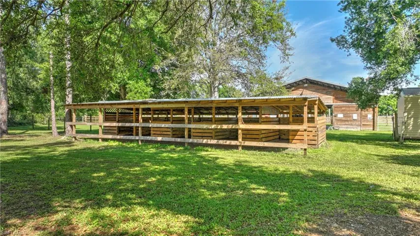 5 stall pony barn